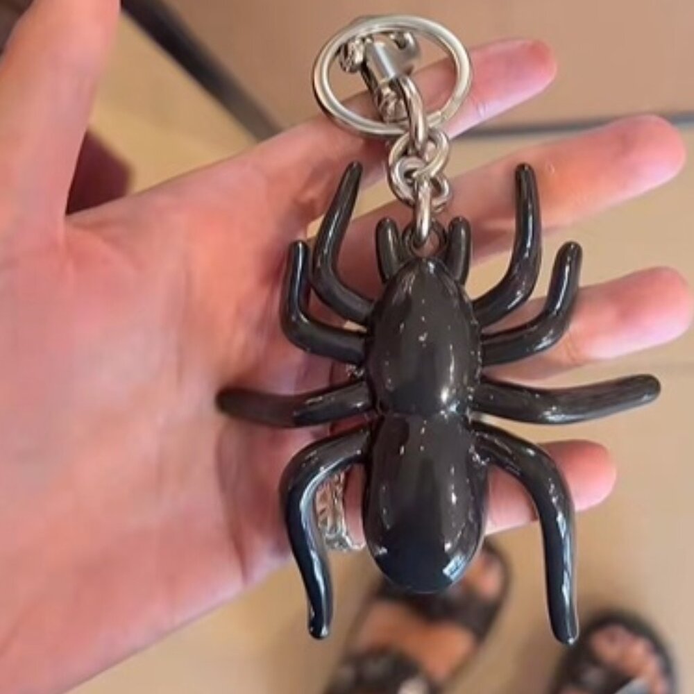 Coach Spider Bag Charm NWT CAX79 - ๐๐จ๐ฅ๐ ๐๐ฎ๐ญ ๐๐๐ซ๐จ๐ฌ๐ฌ ๐๐จ๐๐๐ก! - Picture 8 of 13